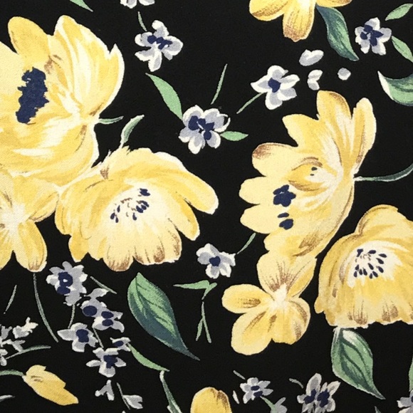 Comfy & Elegant Flower Dress - Picture 3 of 4